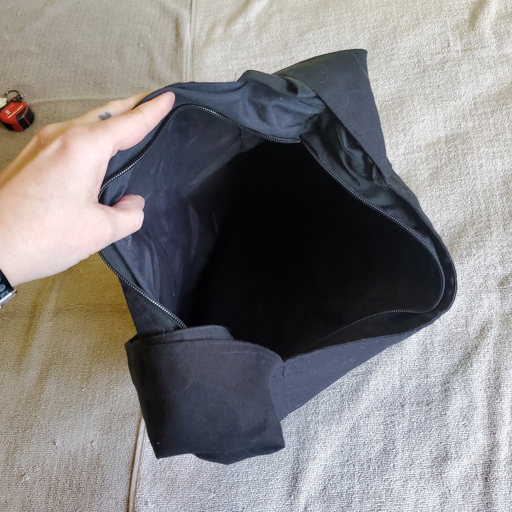 FINAL MARKDOWN- Black Crossbody Bag - Picture 4 of 10